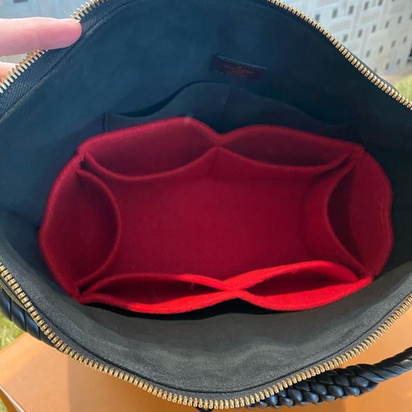 🔥RARE! Louis Vuitton Triangle Softy in Lambskin🔥 - Picture 8 of 16